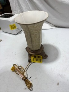 lot 36116 image: Vintage Table Lamp