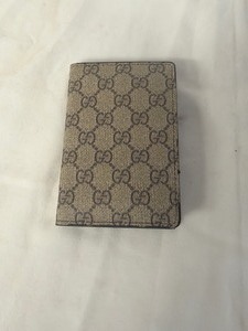 lot 35813 image: LvL 5 Replica - Gucci Bi-Fold Wallet.