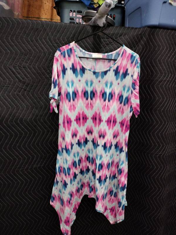 lot 9023 image: Bobbie Brooks Plus Size 2X Short Sleeve Dress Pink Blue Ikat Print