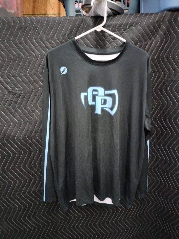 lot 9024 image: Siege Sports Mens 2X-Large Long Sleeve Athletic Shirt Black w Light Blue