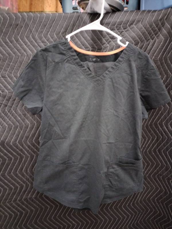 lot 9066 image: Black Two-Piece Scrub Set V-Neck Top and Elastic-Cuff Pants Size M