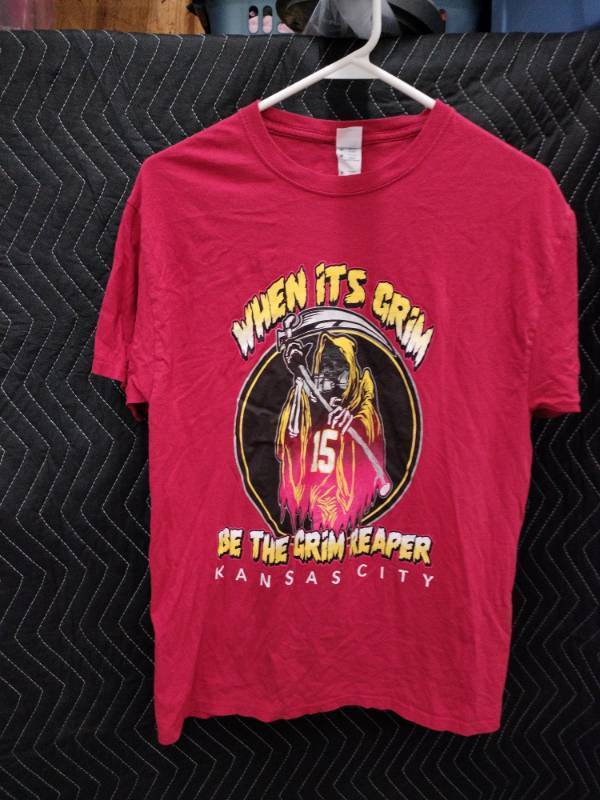 lot 9073 image: Fruit of the Loom HD Cotton Mens Red Graphic T-Shirt Size M Kansas City Grim Reaper
