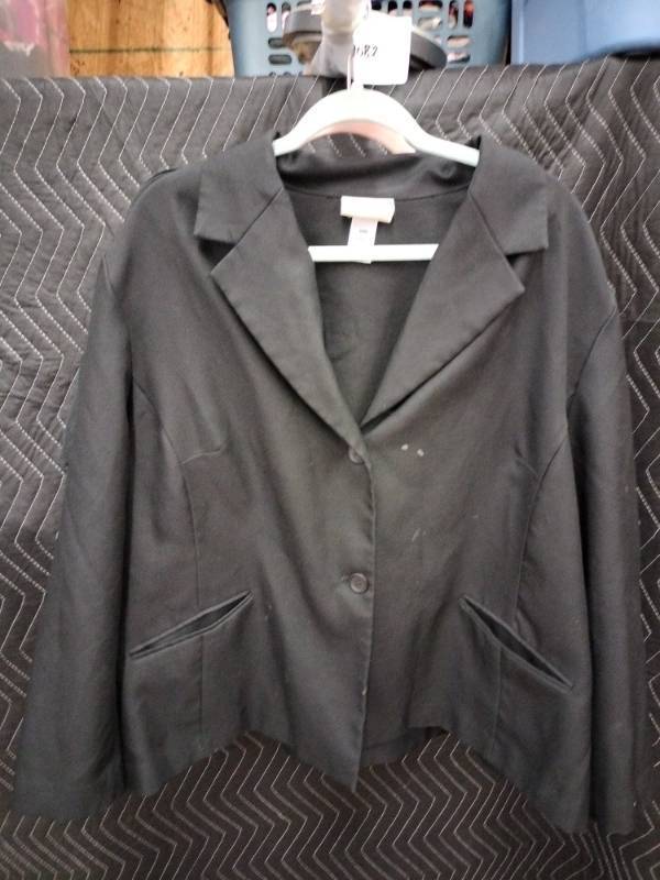 lot 9082 image: Alfred Dunner Woman Size 24W Black Two-Pocket Blazer Jacket 100% Polyester