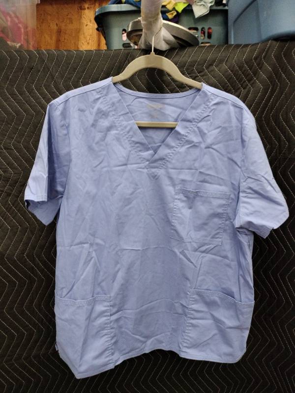 lot 9085 image: Scrubstar Light Blue V-Neck Short Sleeve Scrub Top Size L