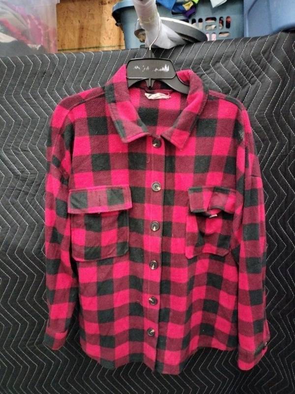 lot 9101 image: Pink Rose XL Red & Black Buffalo Plaid Fleece Shirt Jacket w Chest Pockets