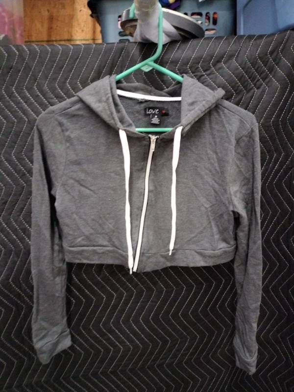 lot 9106 image: Love Cropped Zip-Up Hoodie Gray Size M with White Drawstrings