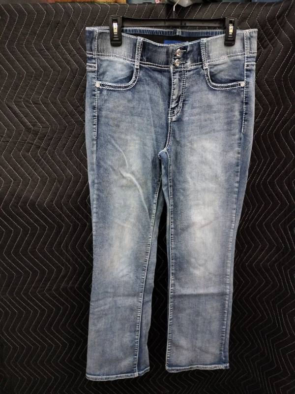 lot 9163 image: Apt. 9 Womens Bootcut Jeans Size 12 Light Wash w Embellished Back Pockets