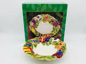 lot 8079 image: Dillards Trimmings Ceramic Christmas Bowl w Raised Toy Wreath Rim & Box
