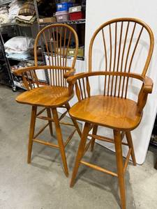 lot 100 image: Pair of oak swivel barstools 50 x 21 x 20 in Seat width 17 in
