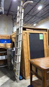 lot 206 image: Werner 20 ft aluminum extension ladder with stabilizer