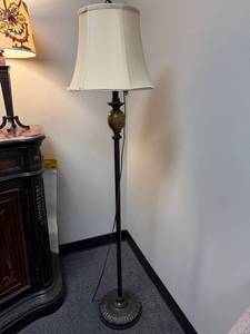 lot 281 image: Floor lamp