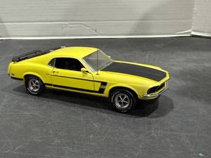 lot 1003 image: 1969 Ford Mustang Boss Fastback scale model die cast car with box - yellow