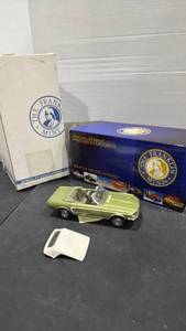 lot 1007 image: 1968 Ford Mustang Convertible green scale model car with box