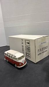 lot 1010 image: 1910 Volkswagon Bus scale model car with box