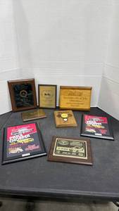 lot 1066 image: Assorted car show plaques
