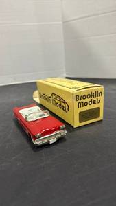 lot 1072 image: 1958 Pontiac Bonneville Brooklin Models 143 scale die cast metal automobile with box