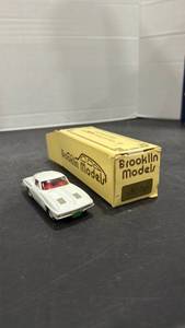 lot 1075 image: 1963 Chevrolet Corvette stingray Brooklin Models 143 scale die cast metal automobile with box