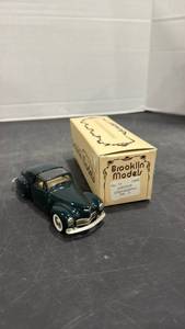 lot 1078 image: 1956 Lincoln Continental Brooklin Models 143 scale die cast metal automobile with box
