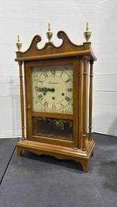 lot 2010 image: Vintage Daneker pillar and scroll mantel clock 22 x 13 x 7 in