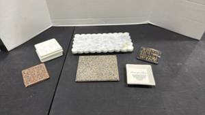 lot 2018 image: Marble trays and coasters