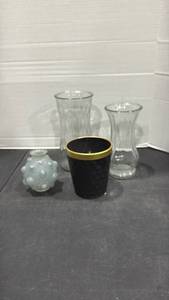 lot 2020 image: Assorted vases