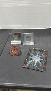 lot 2026 image: Framed 4 leaf clovers and more