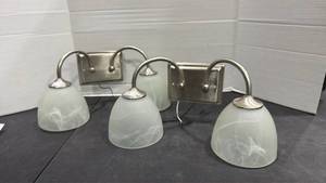 lot 2034 image: Dual bulb light fixtures