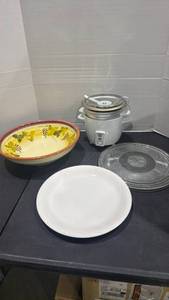 lot 2041 image: Molde Portugese bowl with platters and more