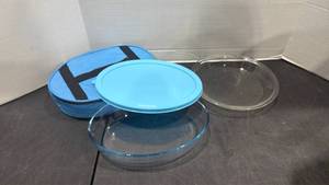 lot 2045 image: Frigidaire lidded casserole dish with carrier and pyrex pie pan