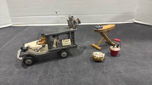 lot 2081 image: Katz Dog Catcher miniatures and more