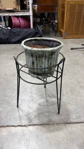 lot 2109 image: Iron plant stand with clay pot