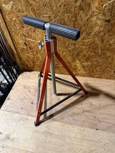 lot 2120 image: Adjustable work stand