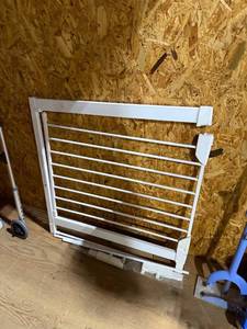 lot 2122 image: White safety gate