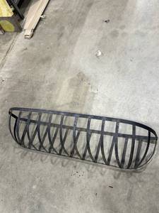 lot 2124 image: Black planter