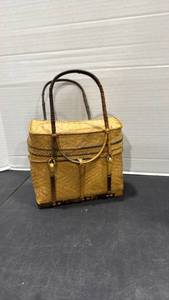 lot 2141 image: Vintage handcrafted basket purse