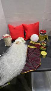 lot 2151 image: Christmas decor