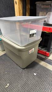 lot 2500 image: Storage totes and lids (2)