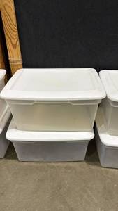 lot 2503 image: Storage totes and lids (2)