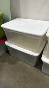 lot 2505 image: Storage totes and lids (2)