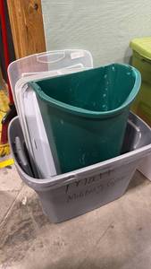 lot 2508 image: Green trash can with totes and unmatched lids