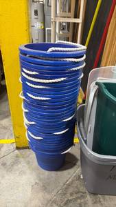 lot 2509 image: 2.5 gallon blue buckets with rope handles (31)