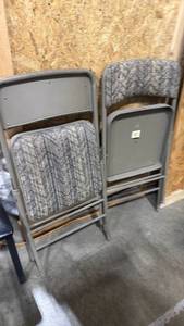 lot 2516 image: Padded folding chairs (2)