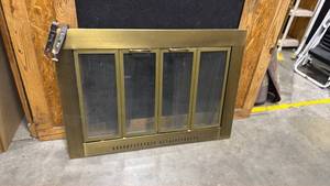 lot 2527 image: Brass-framed fireplace glass door enclosure with multi-panel glass and mesh backing 28 x 41 in