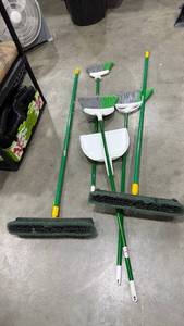 lot 2528 image: Libman green brooms