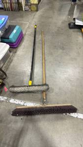 lot 2531 image: Push brooms