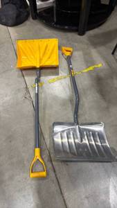lot 2532 image: True Temper snow shovels