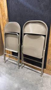 lot 2534 image: Tan metal folding chairs (2)