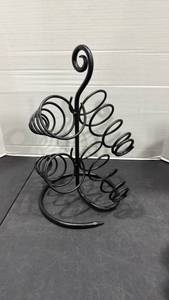 lot 3007 image: Metal spiral bottle holder space for 4 bottles