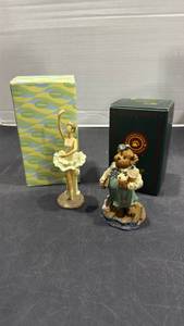 lot 3010 image: Boyds Bear and other figurines with boxes
