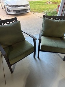 lot 283 image: Two patio chairs with cushions, lightweight aluminum but very sturdy and comfortable